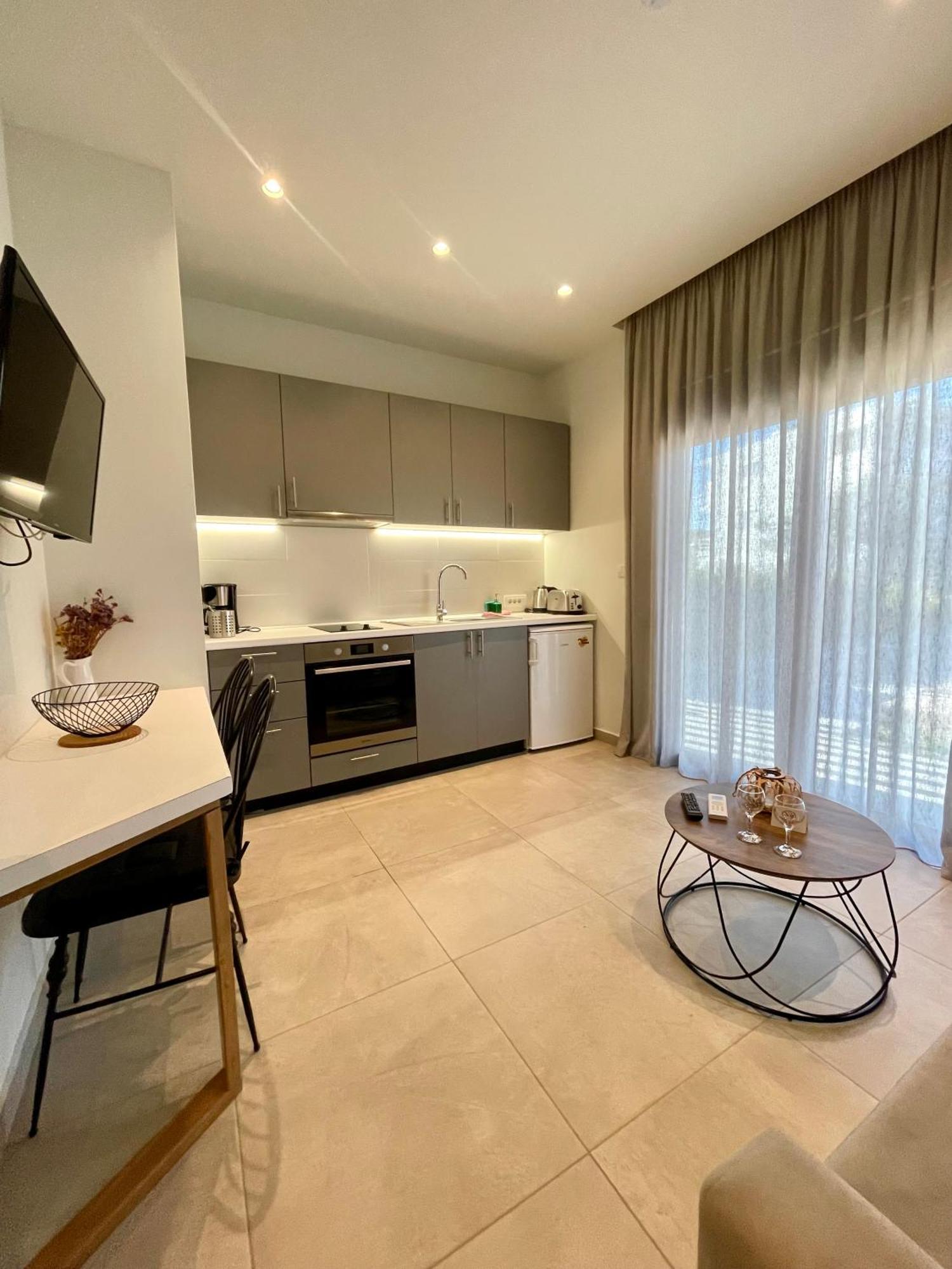 Kipos Suites & Apartments (Adults Only) Gennadi Værelse billede